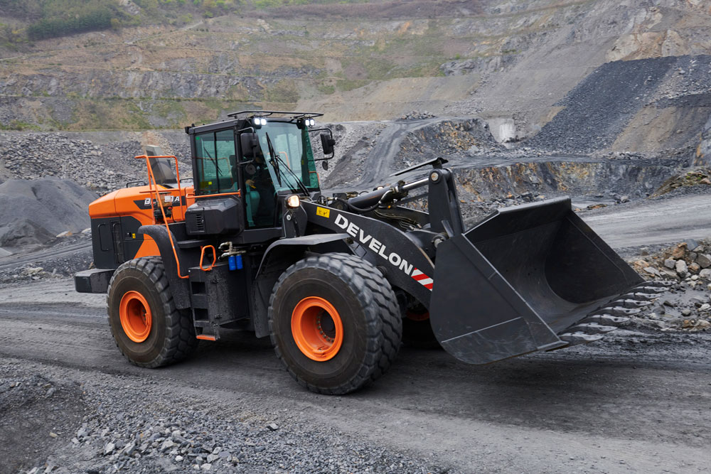 Cargadores Frontales DEVELON DL420A-7M - Vista lateral