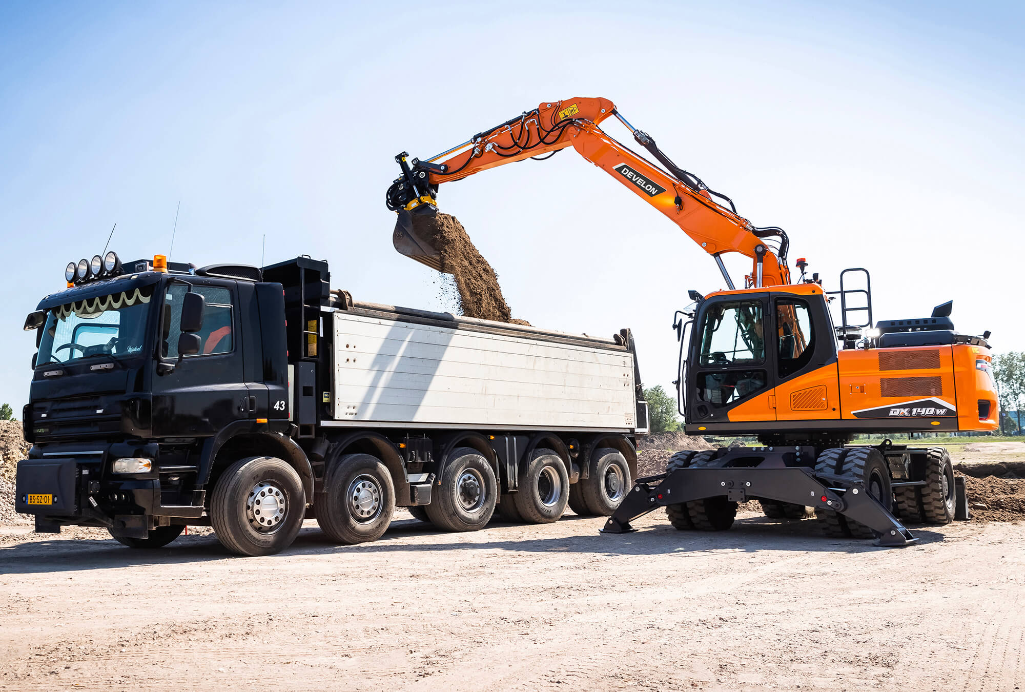 Excavadoras sobre Neumáticos DEVELON Imagen