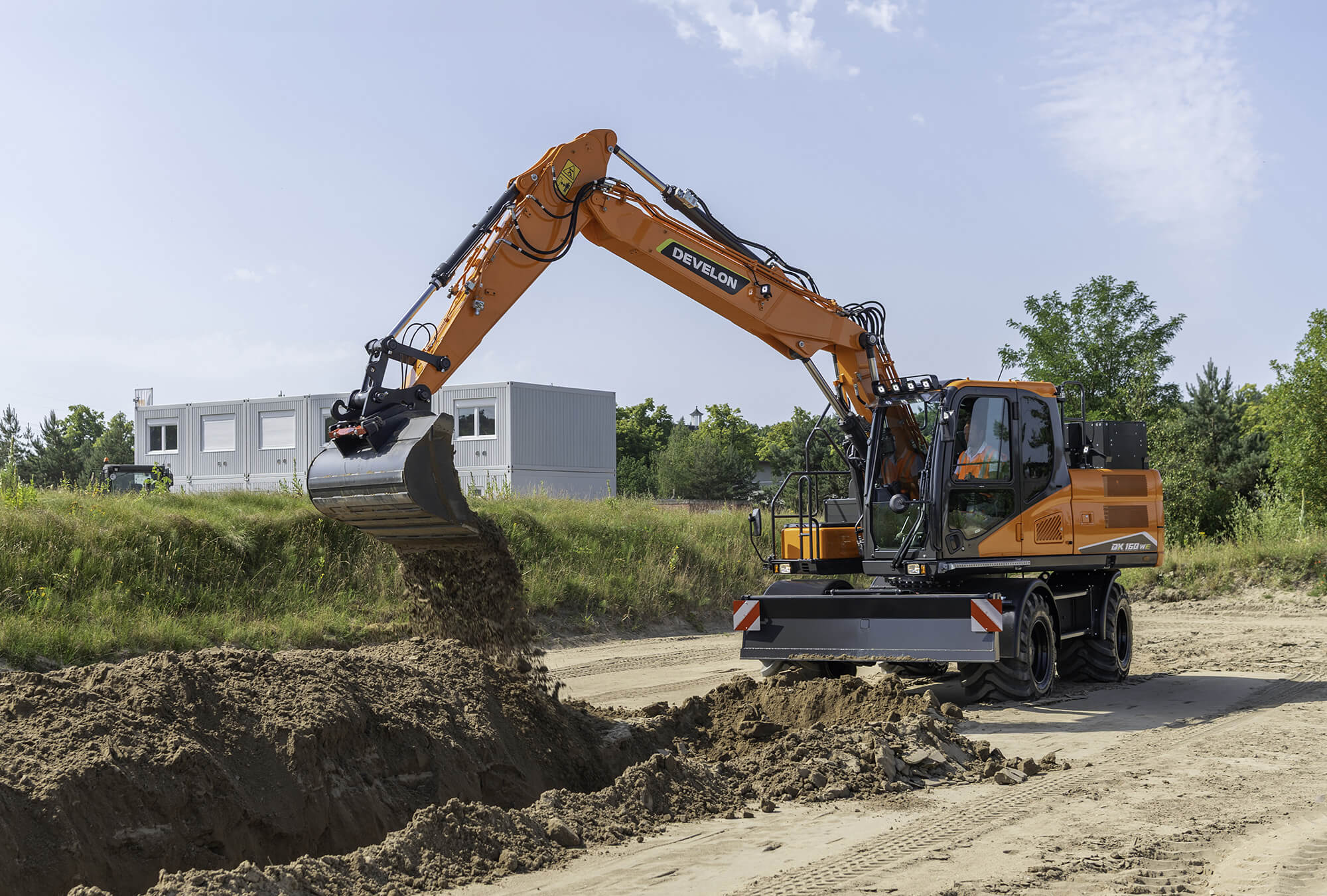 Excavadoras sobre Neumáticos DEVELON Excavadora DX160WE - Sistema de Baterías