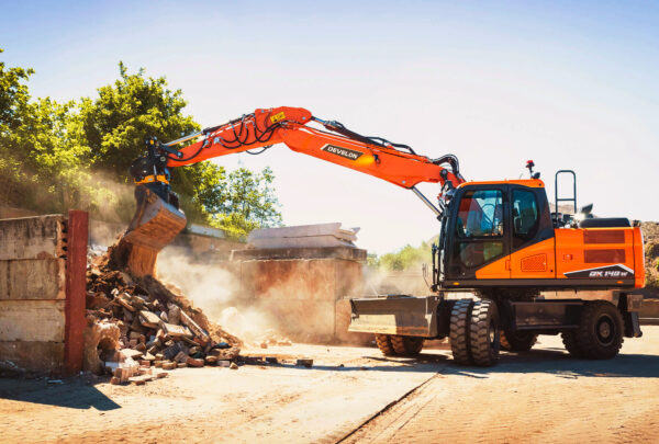 Excavadoras sobre Neumáticos DEVELON Excavadora DX165W-7