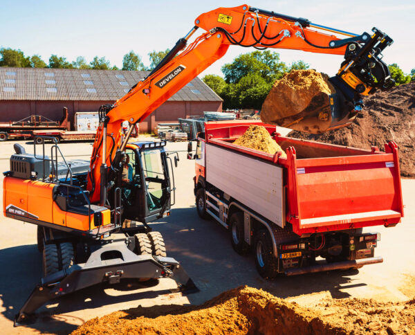 Excavadoras sobre Neumáticos DEVELON Excavadora DX190W-7