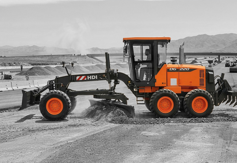 Motoniveladoras DEVELON Motoniveladora DG220