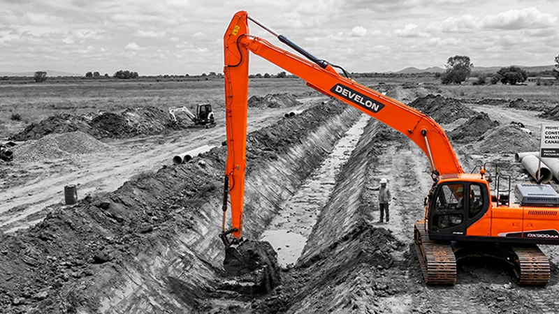 Aplicaciones Especiales DEVELON Excavadora alcance súper largo DX300 SLR