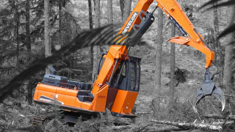 Aplicaciones Especiales DEVELON Cargador de Troncos DX300LL-7