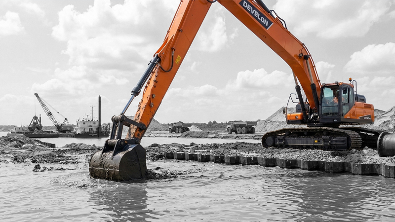 Aplicaciones Especiales DEVELON Excavadora alcance súper largo DX520 SLR